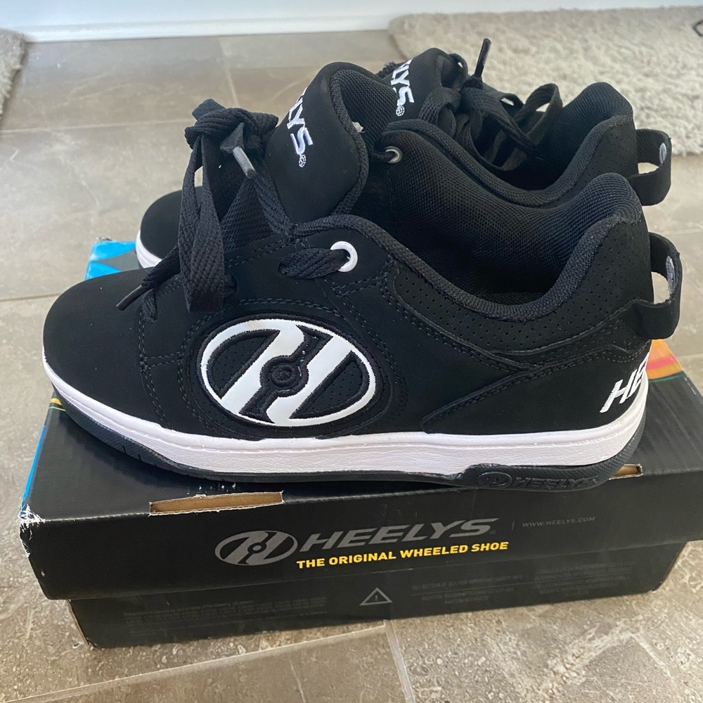 SOLD - Heelys Voyager